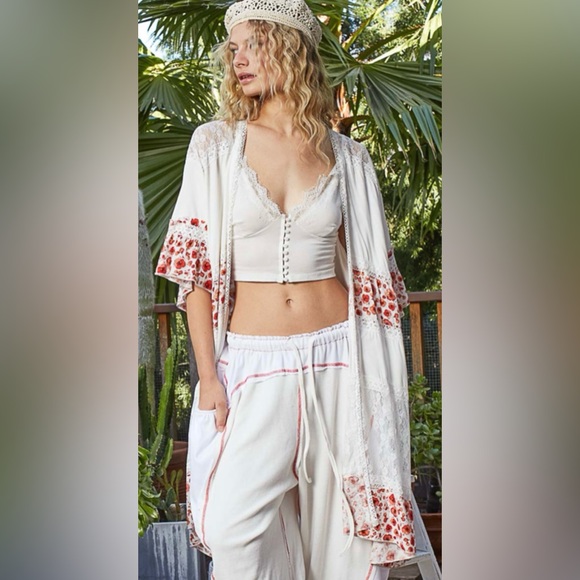 POL White and Red Kimono - Picture 3 of 5